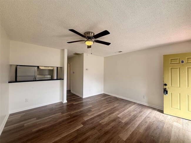 Building Photo - 2607 Ektom Dr