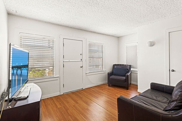 Entry/Living - 1634 Bayview Dr