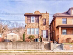 Building Photo - 1418 Lenz Ave