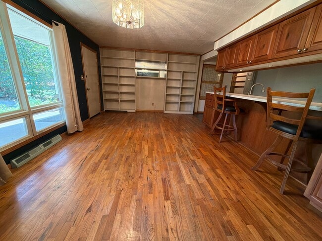 Building Photo - 105 Hankins Ln