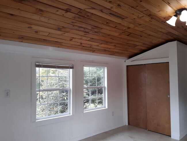 Building Photo - 1268 Sand Hill Rd
