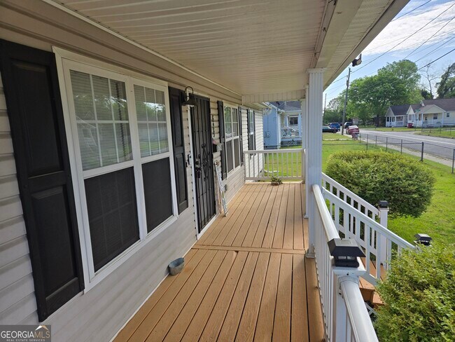 Foto del edificio - 629 Hanson St