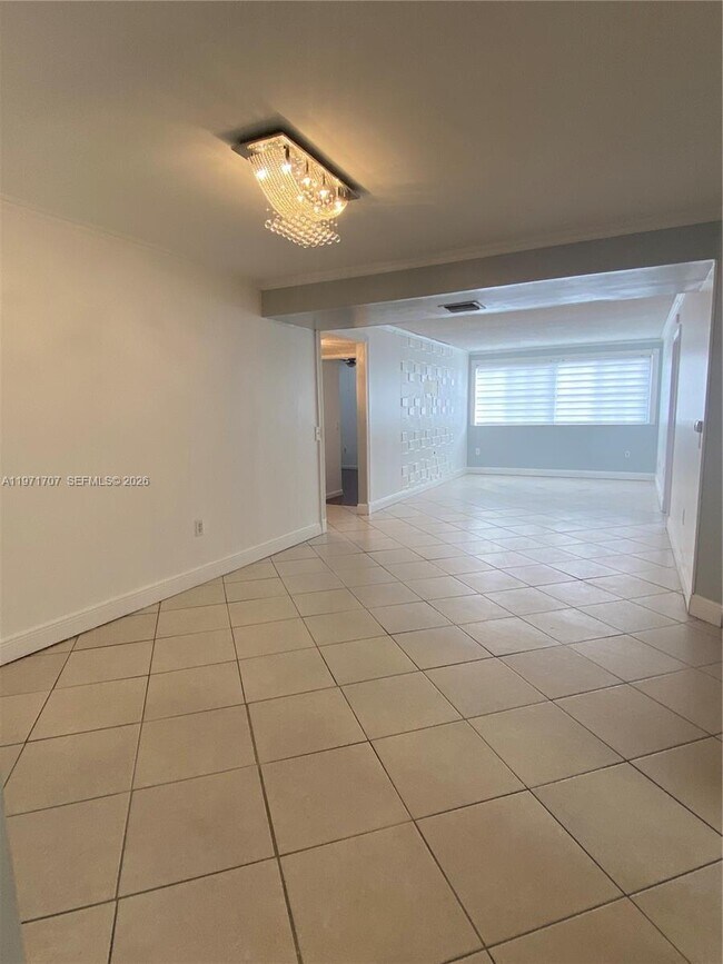 Foto del edificio - 6155 NW 186th St