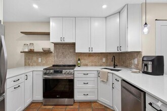 Building Photo - 500 Crosswinds Dr