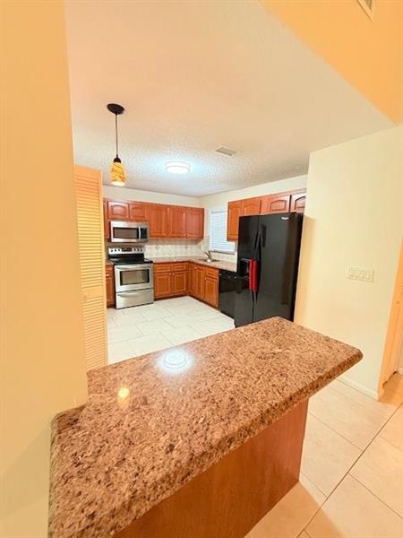 Foto del edificio - 9649 Riverside Dr
