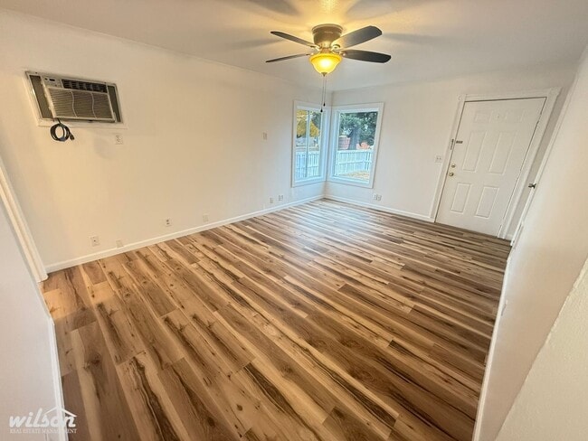 Building Photo - 1420-1420 Queen Ave