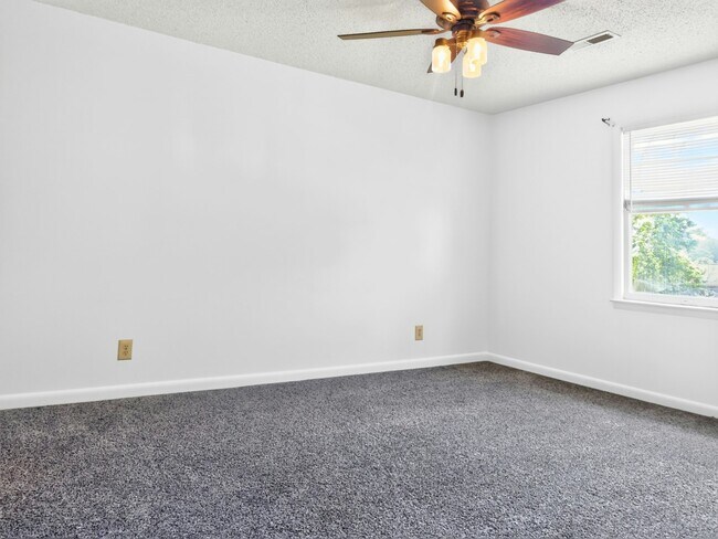 Foto del edificio - 6209 Friar Tuck Dr NW