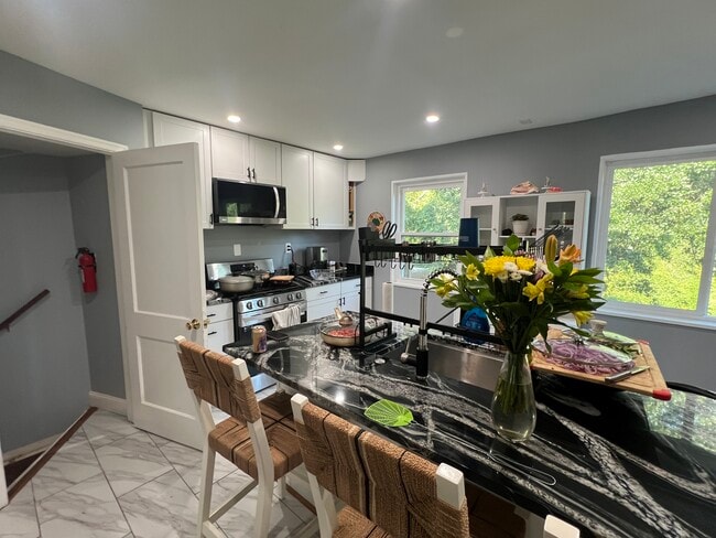 Building Photo - 209 Unicorn Pl