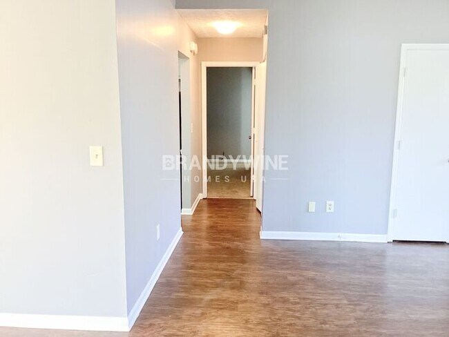 Building Photo - Beautiful 3BR with Amazing yard! Apply today!