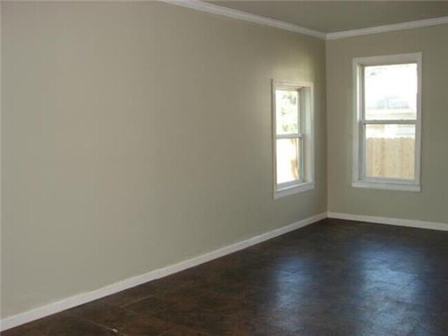 Foto del edificio - 123 N Lawn Ave 3