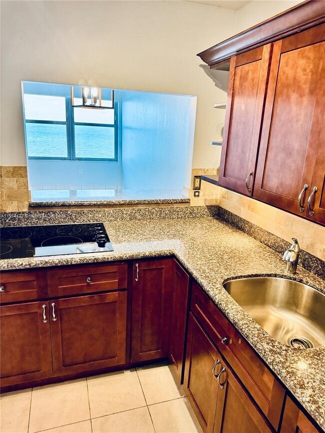 Building Photo - 2899 Collins Ave