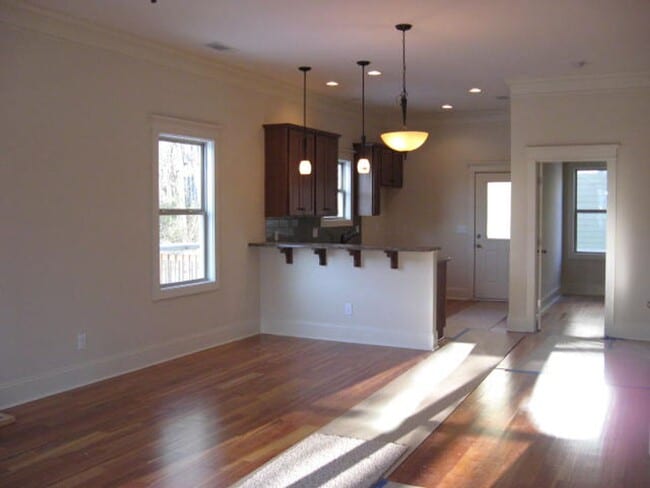 Building Photo - Cottage Near Greenway Available for Pre-Lease