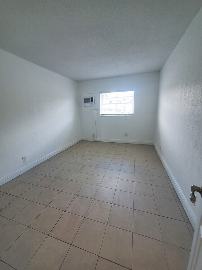 Foto del edificio - 1021 NE 24th Ave