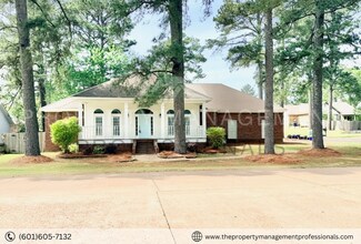 Building Photo - 600 Bay Pointe Ln