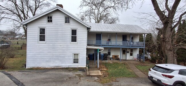 Building Photo - 125 Emig St