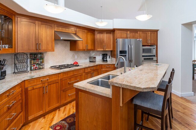 Building Photo - Single Level Home with Hot Tub, Great NW B...