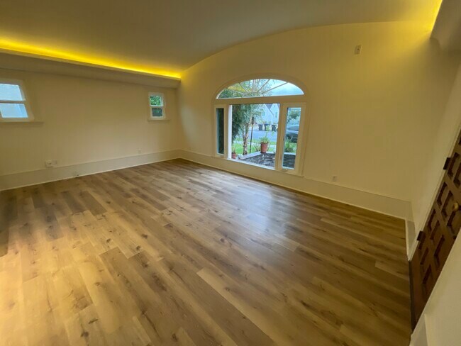 Foto del edificio - 236 N Myers St
