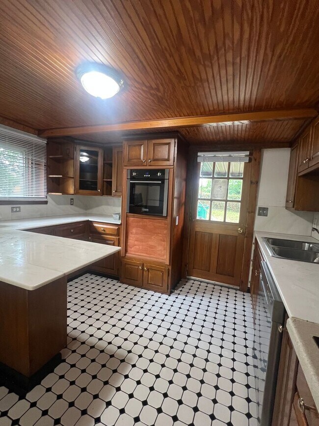 Foto del edificio - Spacious 3 Bedroom House Available Now!