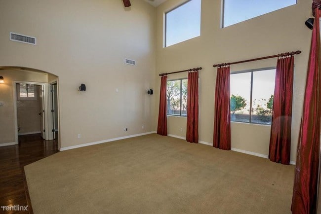 Building Photo - 39280 Mountain Shadow Dr