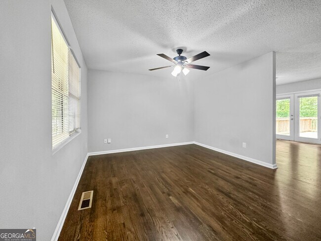 Building Photo - 555 Browning Cir