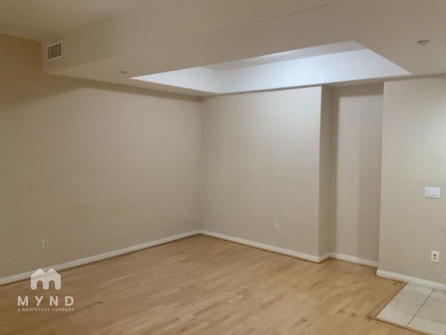 Building Photo - 130 E San Fernando St