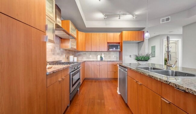 Building Photo - Amazing City Views