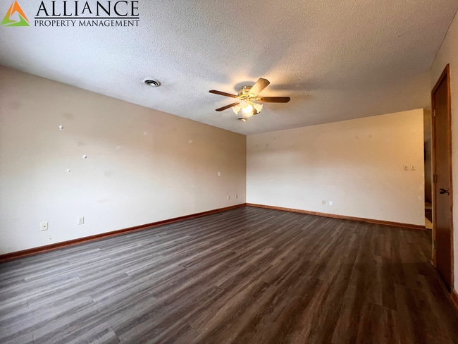 Building Photo - Huge Backyard - Close to Ft. Riley!