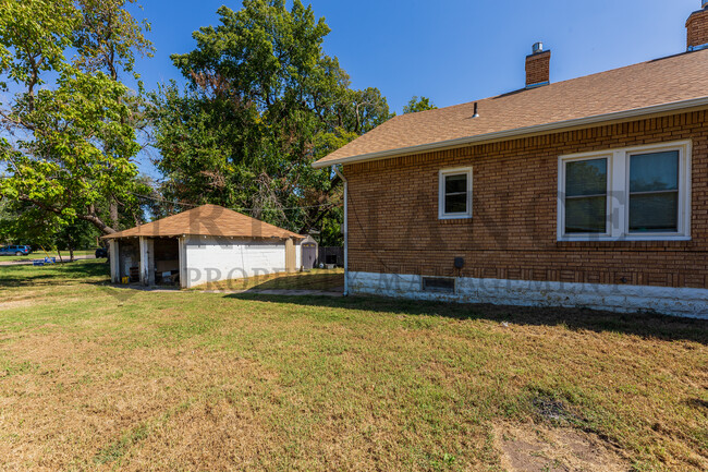 Building Photo - 1812 W McKee