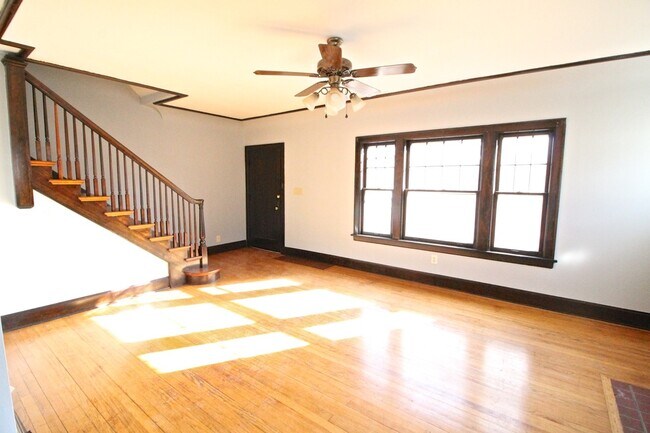 Building Photo - 2816 Dubuque St
