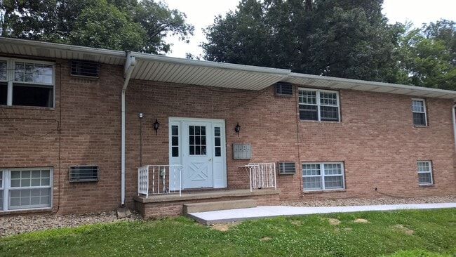 Foto del edificio - 1341 E Highland Ave