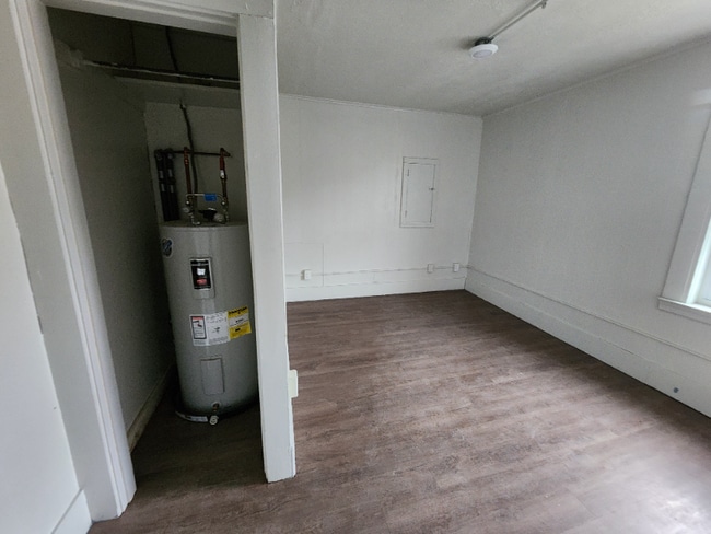 Building Photo - 1401 US-2
