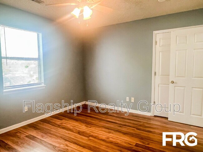 Foto del edificio - 205 Wyndham Cir