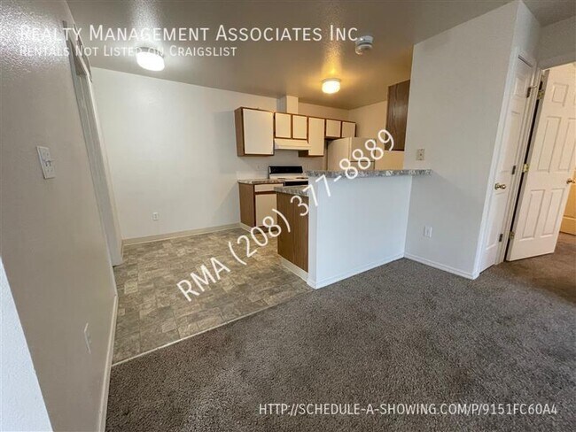 Building Photo - Spacious Apartment in Boise!