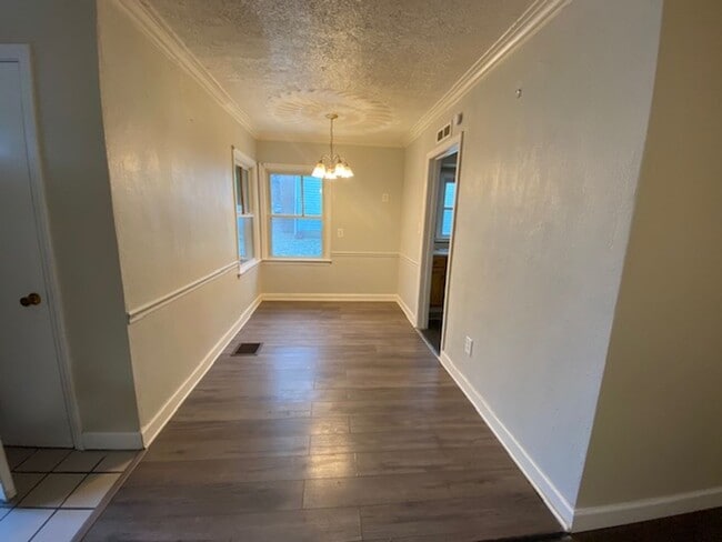 Foto del edificio - One-Floor 3BR Ranch + Screened Porch + Oversized Garage Space!