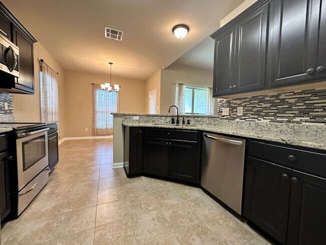 Foto del edificio - 3 bed 2 bath