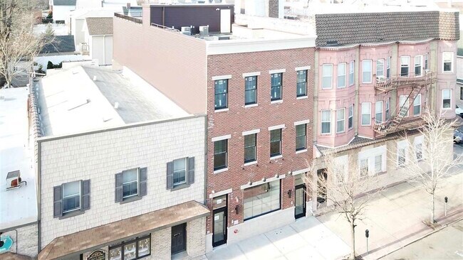 Building Photo - 871 Broadway
