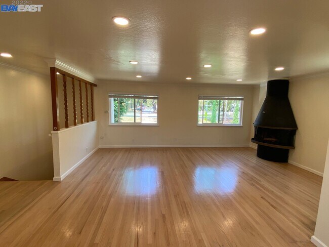Building Photo - 820 Island Dr