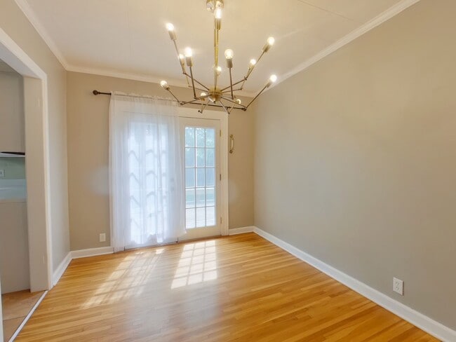 Building Photo - 242 S Bleckley Dr