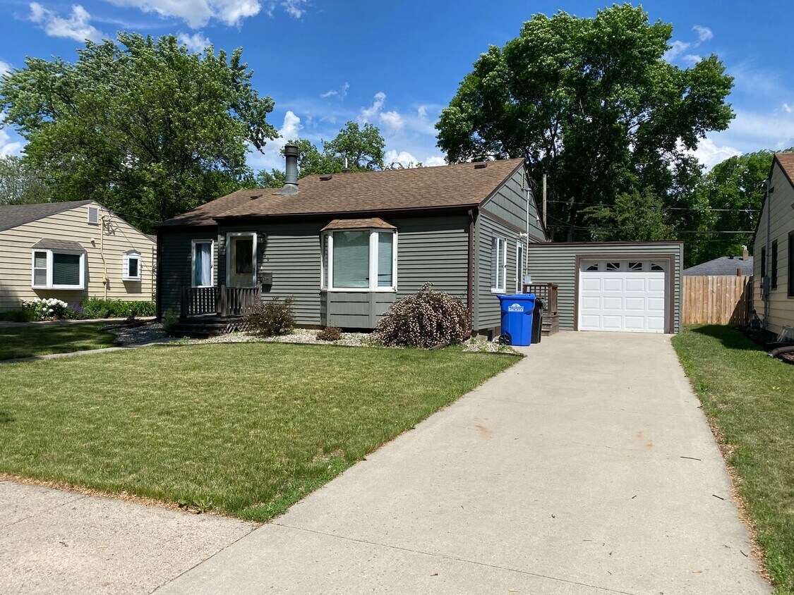Primary Photo - 3 bed in North Fargo!