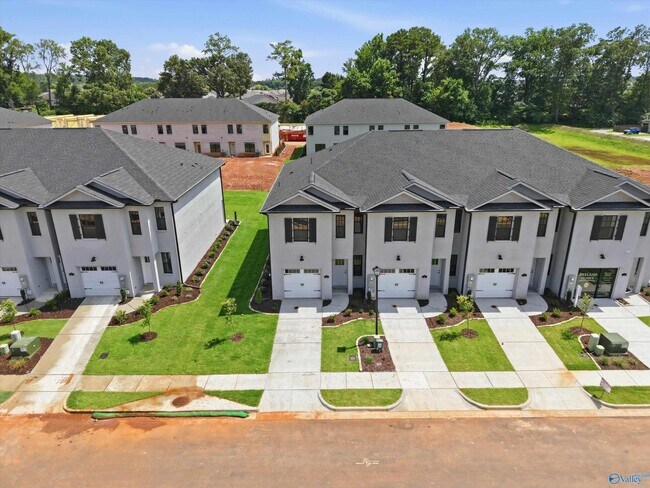 Building Photo - 8 Whispering Oak Dr SW