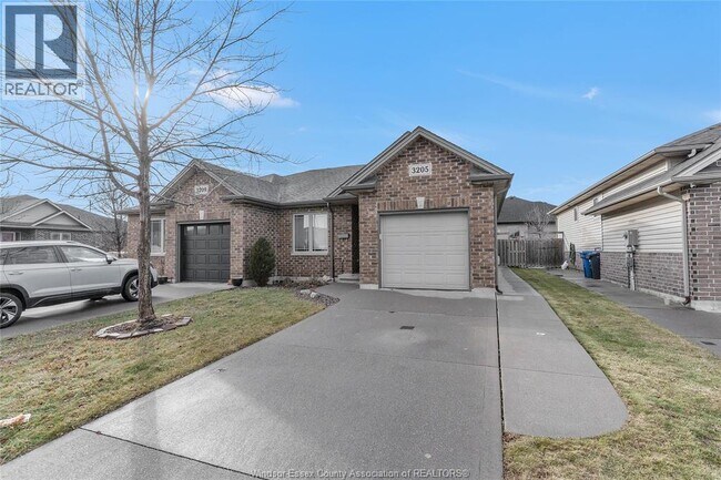 Photo du bâtiment - 3205 Seville Ave