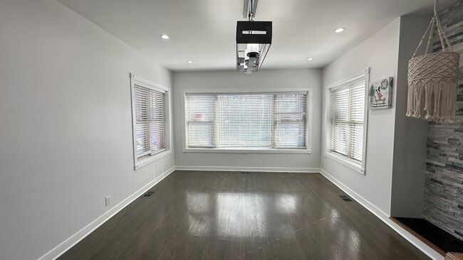 Building Photo - 5716 N Campbell Ave