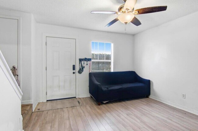 Foto del edificio - 1325 Greendale Ave