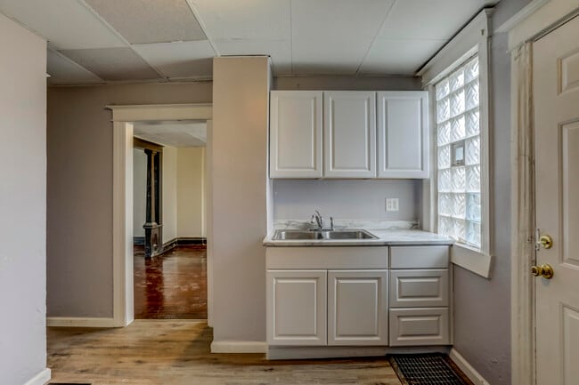 Building Photo - 5858 Seneca St