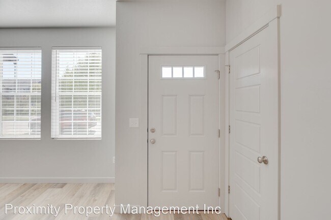 Building Photo - 3 br, 2.5 bath House - 1842 N. Shamrock Av...