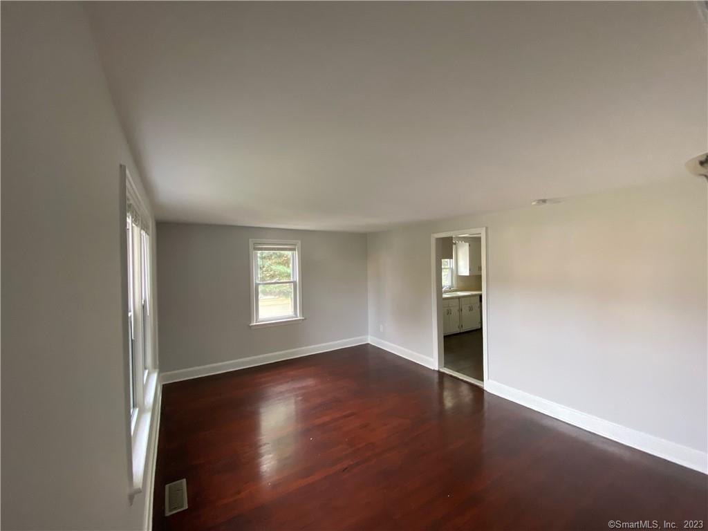 121 Milford Ave Unit 1, Stratford, CT 06615 Room for Rent in
