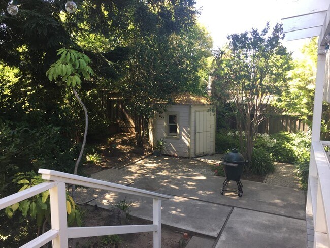 Foto del edificio - 10833 Wilkinson Ave