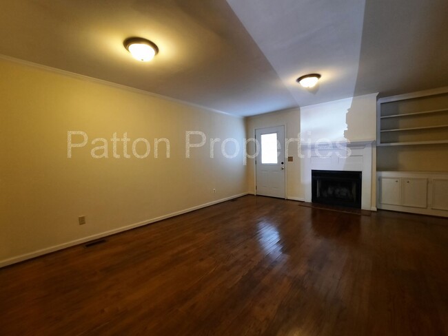 Foto del edificio - Shandon Oaks Townhome