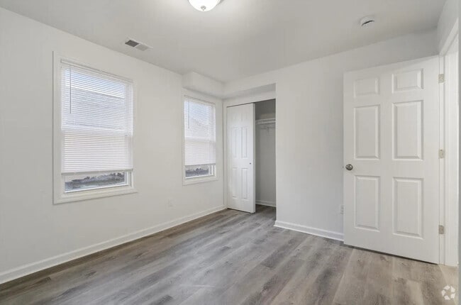 Building Photo - 146 Nassau St