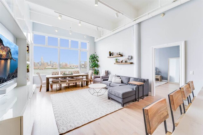 Building Photo - 1500 Hudson St